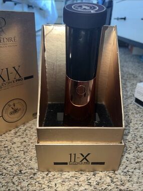 Prédiré XI-X Eleven X Pro LED Anti-Aging Device - Gold